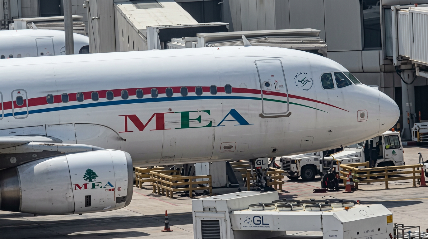 طائرة MEA في مطار بيروت