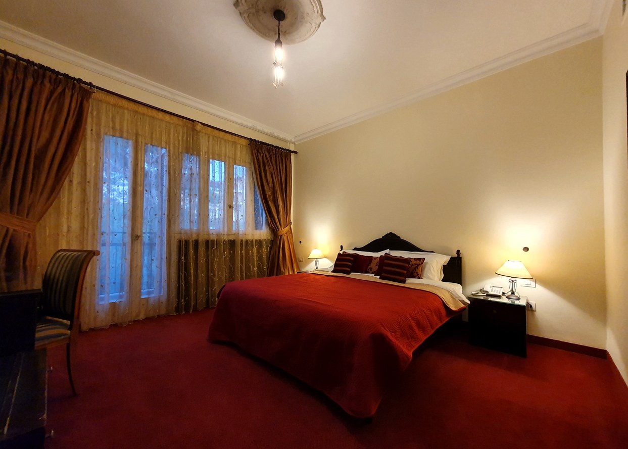 Zimmer mit Stadtblick im Quartier Suisse Hotel